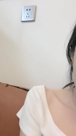 ️正宗大学生宿舍直播【困困兔】道具狂插流白浆，眼镜妹，室友睡着偷偷脱光，身材不错诱人 截图15