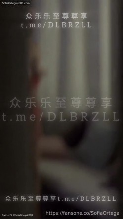 推特欲外人妻绿帽媚黑淫娃「索菲亚」淫人妻之《送外卖的是外卖》女神被胶带绑在沙发上，下体插着大型震动玩具，外卖员进门… 截图6
