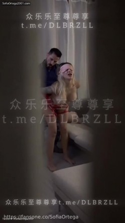 推特欲外人妻绿帽媚黑淫娃「索菲亚」淫人妻之《送外卖的是外卖》女神被胶带绑在沙发上，下体插着大型震动玩具，外卖员进门… 截图9