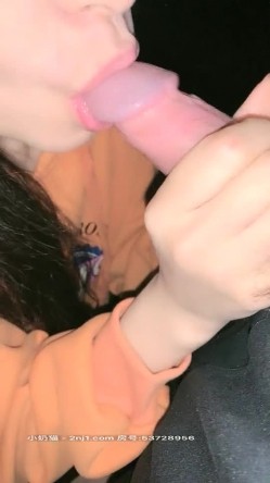 【Avove】系列合集，野战爱好者，带着炮友各地留精，最爱无毛肥逼包臀裙肉丝 截图5