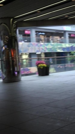 【海阔天空系列CD第2季第5期】高颜值JK超短裙小姐姐阴毛若隐若现，时尚小姐姐无内式骚丁整个屁股全露出 截图14