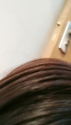 高颜值短发萌妹子KIKI道具黑屌骑乘玻璃棒抽插跳蛋震动高潮喷水呻吟大声非常诱人 截图4