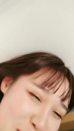 高颜值短发萌妹子KIKI道具黑屌骑乘玻璃棒抽插跳蛋震动高潮喷水呻吟大声非常诱人 截图12
