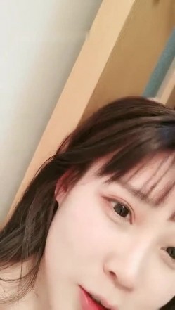 高颜值短发萌妹子KIKI道具黑屌骑乘玻璃棒抽插跳蛋震动高潮喷水呻吟大声非常诱人 截图16
