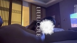 专泡良家大神『LILILICOLE』翘臀骚货一边穿着高跟黑丝一边女上摇摆，只需躺着据能享受全自动炮架服务 截图4