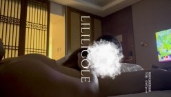 专泡良家大神『LILILICOLE』翘臀骚货一边穿着高跟黑丝一边女上摇摆，只需躺着据能享受全自动炮架服务 截图6