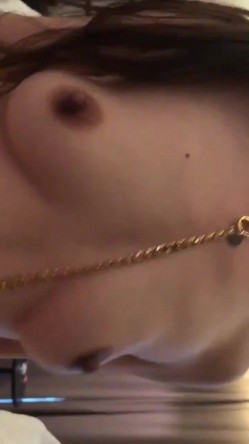 换妻俱乐部，4P淫荡大场面，互相艹着对方的老婆，两个男人之间的较量，妻子们也骚得叫声越发大了起来！ 截图13