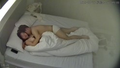 大学城民宿 巨乳眼镜妹跟男友开房操 主动换上女仆情趣装增加乐趣 但胖子 小美女肯定是没爽到 截图5