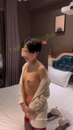 顶级绿帽博主，【金陵夫妻】，跟粉丝3P，多P，超骚老婆，短发气质小美女，娇小身材大大欲望 截图10
