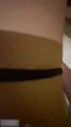 【迷奸睡奸系列】 小姐姐醉酒后被捡尸 表情好销魂，被人艹得狂吐不止，又吐又艹，岂能错过？ 截图5