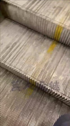 【经典CD】掀裙抄底大神【无人后继】126V完整合集[上]，就喜欢用手掀起小姐姐的短裙抄底 截图3