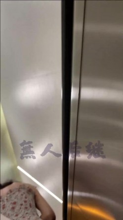 【经典CD】掀裙抄底大神【无人后继】126V完整合集[上]，就喜欢用手掀起小姐姐的短裙抄底 截图8