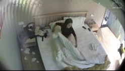 上帝视角 这么漂亮的女人 男人让她含了半个小时屌才开操 长腿黑丝怎么都玩不够 内射更是好享受 截图8