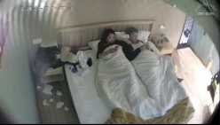 上帝视角 这么漂亮的女人 男人让她含了半个小时屌才开操 长腿黑丝怎么都玩不够 内射更是好享受 截图14
