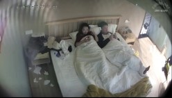 上帝视角 这么漂亮的女人 男人让她含了半个小时屌才开操 长腿黑丝怎么都玩不够 内射更是好享受 截图16