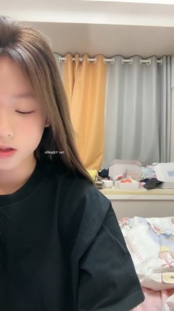 G奶校花~20小时~【小初恋】，清纯指数极高，年龄看着不大这对大奶子真是惊人 截图2