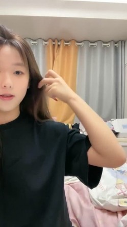 G奶校花~20小时~【小初恋】，清纯指数极高，年龄看着不大这对大奶子真是惊人 截图3