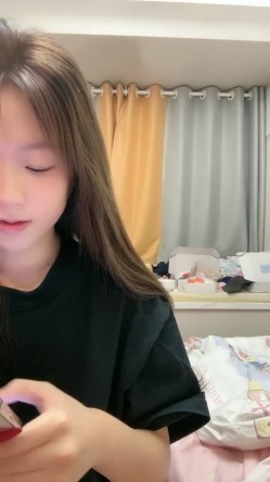G奶校花~20小时~【小初恋】，清纯指数极高，年龄看着不大这对大奶子真是惊人 截图4