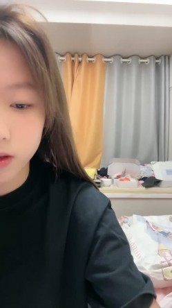 G奶校花~20小时~【小初恋】，清纯指数极高，年龄看着不大这对大奶子真是惊人 截图5