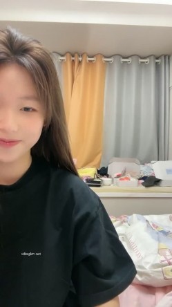 G奶校花~20小时~【小初恋】，清纯指数极高，年龄看着不大这对大奶子真是惊人 截图7