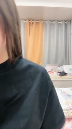 G奶校花~20小时~【小初恋】，清纯指数极高，年龄看着不大这对大奶子真是惊人 截图11