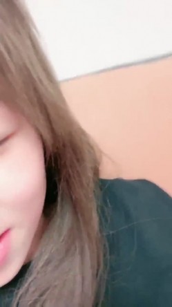 G奶校花~20小时~【小初恋】，清纯指数极高，年龄看着不大这对大奶子真是惊人 截图13