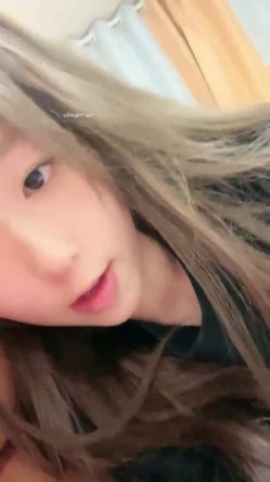 G奶校花~20小时~【小初恋】，清纯指数极高，年龄看着不大这对大奶子真是惊人 截图16