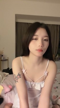 四川小美女，明星级别【小米粥粥】忧郁的眼神，让大哥们着迷，一晚上礼物乱飞牛逼了 截图2