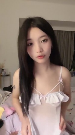 四川小美女，明星级别【小米粥粥】忧郁的眼神，让大哥们着迷，一晚上礼物乱飞牛逼了 截图4