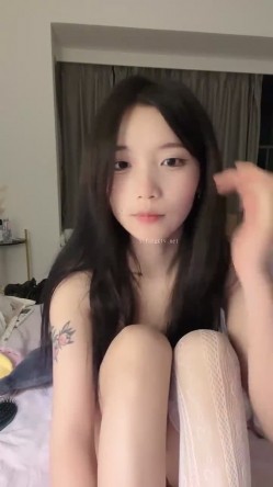 四川小美女，明星级别【小米粥粥】忧郁的眼神，让大哥们着迷，一晚上礼物乱飞牛逼了 截图16
