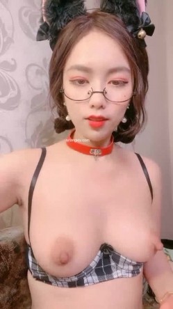 美乳蜜桃臀~无套约啪~白浆滚滚流~~！极品大胸，和男友啪啪无套内射，骚逼太给力~！ 截图4