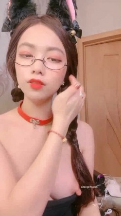 美乳蜜桃臀~无套约啪~白浆滚滚流~~！极品大胸，和男友啪啪无套内射，骚逼太给力~！ 截图8