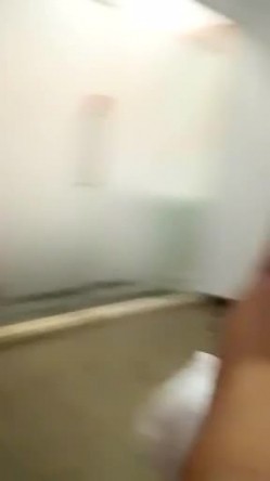 肥臀大奶的中年阿姨到酒店开房被操 吃完鸡巴迫不及待的往自己的黑骚逼里面放 截图7