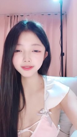甜美校花【小奈美美】顶级裸舞~上帝视角~掰穴道具~爽 截图3