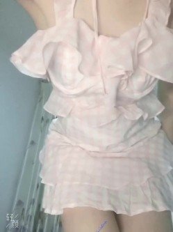 露脸才是王道！高颜长腿极品身材外围绿茶婊【琳琳子】福利~洗澡紫薇足交啪啪你的女神有钱人的母狗 截图6