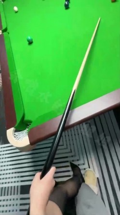 【会喷水亲姐姐】 让姐姐这样给大家当台球助教愿意出多少钱包间内让姐姐穿后妈裙（吞精+臀射）狂射两次 截图2