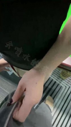 【会喷水亲姐姐】 让姐姐这样给大家当台球助教愿意出多少钱包间内让姐姐穿后妈裙（吞精+臀射）狂射两次 截图3