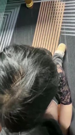 【会喷水亲姐姐】 让姐姐这样给大家当台球助教愿意出多少钱包间内让姐姐穿后妈裙（吞精+臀射）狂射两次 截图8
