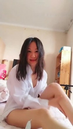 御姐范气质性感大美女和中年男网友家中啪啪,刚操完一次美女洗完澡又被拉过去继续干,美女受不了说：你是不是吃性药了! 截图9