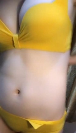 颜值不错新人妹子黄色内衣自慰秀 椅子上自摸逼逼呻吟娇喘逼逼刮毛了 很是诱惑不要错过 截图3