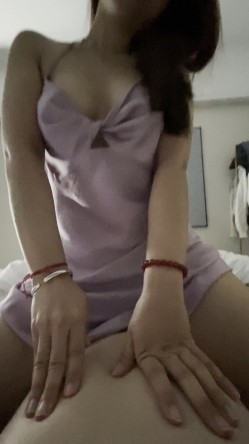 无锡丰腴人妻肥瘦相间，后入的时候嘴上含一只假肉棒使劲的吸，反差感拉满 截图5