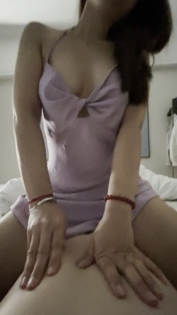 无锡丰腴人妻肥瘦相间，后入的时候嘴上含一只假肉棒使劲的吸，反差感拉满 截图6
