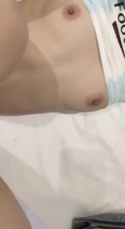 推特约炮博主【YuWangManShen 】高价SVIP群收费900，私拍模特学生妹 截图8