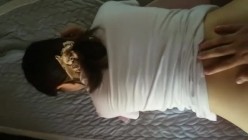 新疆风情阿姨，打电话的时候从后面提枪猛操。久经沙场阿姨：站那好尴尬，我刚吃饭待会出去工作，昨天装一车没装完。电话那头都没发现在做爱！ 截图8