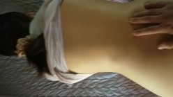 新疆风情阿姨，打电话的时候从后面提枪猛操。久经沙场阿姨：站那好尴尬，我刚吃饭待会出去工作，昨天装一车没装完。电话那头都没发现在做爱！ 截图9