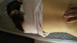 新疆风情阿姨，打电话的时候从后面提枪猛操。久经沙场阿姨：站那好尴尬，我刚吃饭待会出去工作，昨天装一车没装完。电话那头都没发现在做爱！ 截图14