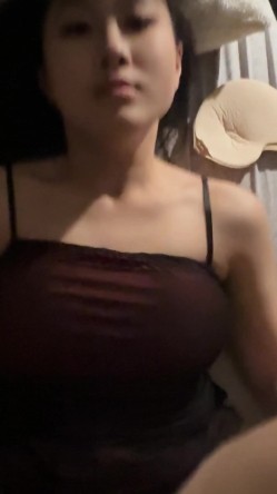 【前男友泄露】青岛G杯露脸巨乳女大学生，与男友自拍性爱视频流出 截图2