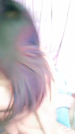 宝贝逼水多多 ️又骚又浪，女上位抱着哥哥脖子一顿猛操撞击淫穴~叫声淫荡！极度诱惑 ️感觉快不行啦，快点射啊！！ 截图12