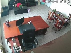 黑客破解摄像头偷拍 ️河北某摄影店女老板 年纪30左右 在公司办公室与2名男子长达两年偷情记录 截图9
