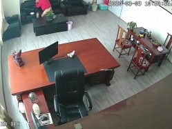 黑客破解摄像头偷拍 ️河北某摄影店女老板 年纪30左右 在公司办公室与2名男子长达两年偷情记录 截图14